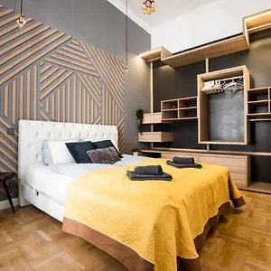Deluxe Quentin Next To The Fashion Street , Budapest Ungheria